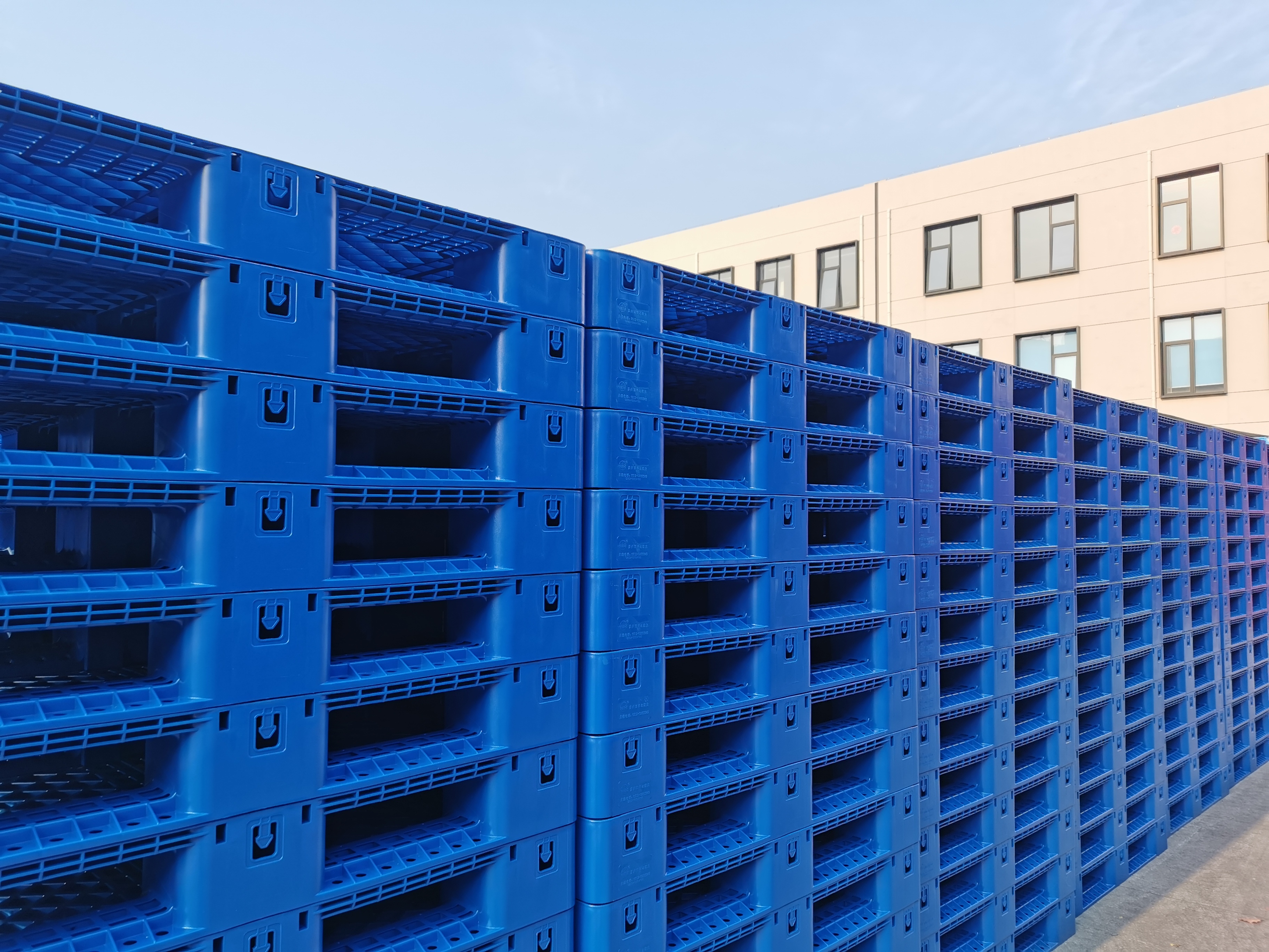 সর্বশেষ কোম্পানি ব্লগ সম্পর্কে প্লাস্টিকের প্যালেট কেন লজিস্টিক শিল্পে বিপ্লব ঘটায়